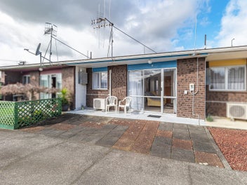 Fresh, Warm & Move-In Ready – Act Fast!