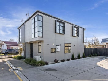 Sunlit Sanctuary - End-Unit Townhouse Opportunity