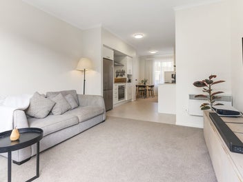 YOUR PERFECT FIRST HOME OR CITY LOCK & LEAVE!