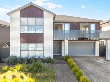 Step Into Coastal Living at it's Best!