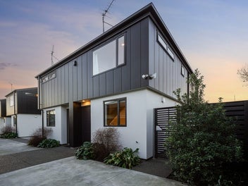 Premium End Unit, Freehold & Seriously for Sale!