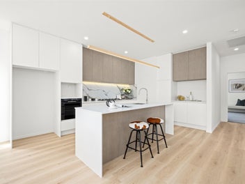 Immaculate New Build with Room for Everyone!