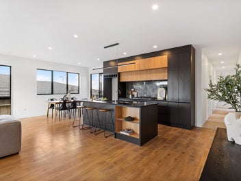 Modern & Versatile Living with Bonus Wing
