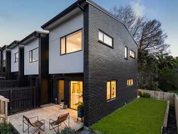 // C O V E T E D - C O R N E R