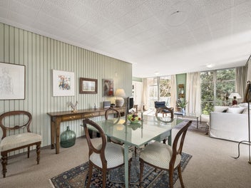 SPACIOUS, PRIVATE AND PERFECTLY CENTRAL