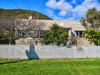 BE IN PAEKAKARIKI FOR SUMMER - RV $820,000
