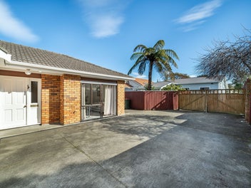 Low Maintenance, Easy Care, Central Fairfield!