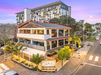 Penthouse perfection in the heart of Glen Eden