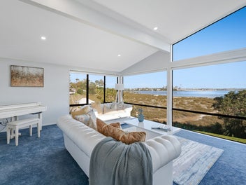 Must be Sold – Dual Living, Multiple Opportunities