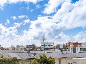 Sunny, City-Fringe Living