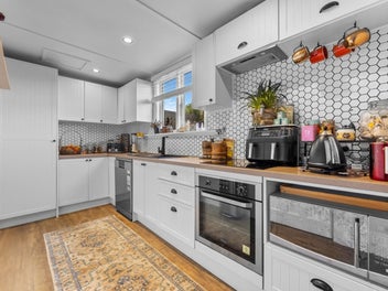 Funky, Spacious, Stylish plus an Attic room