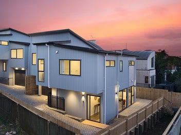 Spanking Brand New With Extra Car Parks