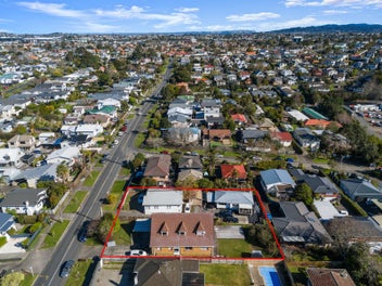 3 homes on 1,394m² with RC for 8