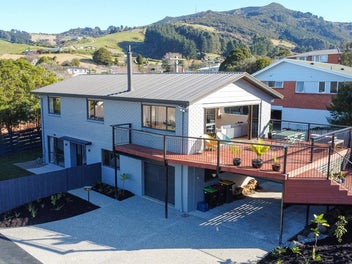 Sun, Style & Space - Entertainers Delight