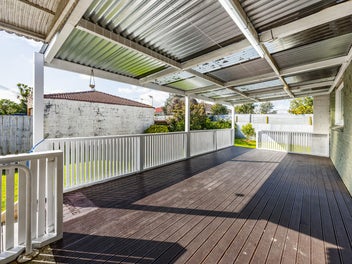 Prime Papatoetoe Location – Must Sell!