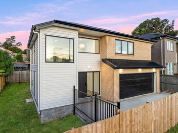 Modern Family Living in Stanmore Bay
