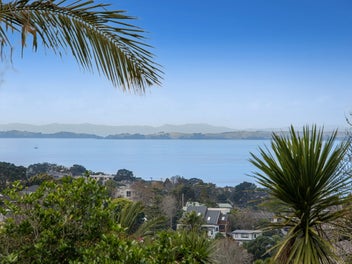 Directly Opposite Rangitoto College ~ Add-Valu...