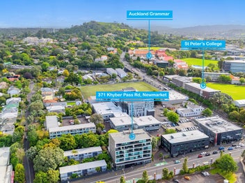 Ideal Investment - Prime Newmarket Location!