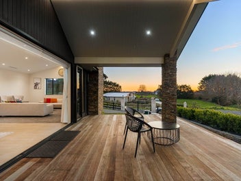 NEAR NEW FAMILY LUXE + 2ND UNIT = INCOME POTENTIAL