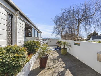 Inner city sanctuary with Sea view