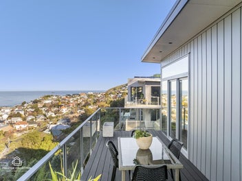 Million Dollar Views - St Clair, Elevated!