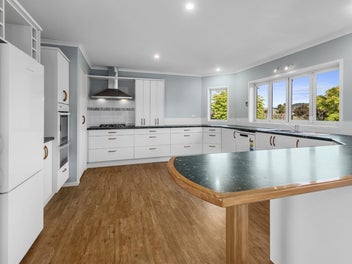 Space, Style and Village Living in Central Waipu