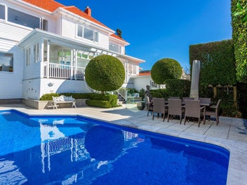 Grand Arts & Crafts Residence – Seaward Side