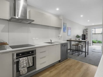 Stylish & Modern in Moera