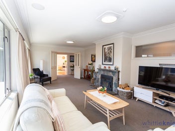 Freehold Home in Top Schools and University Locale