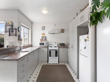 FREEHOLD! PRESENTING ALL OFFERS!