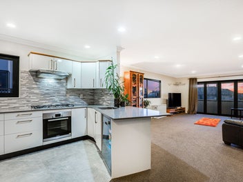 Spacious & Perfectly Positioned in Papakowhai