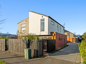 Not Your Average Townhouse- Come make your offer