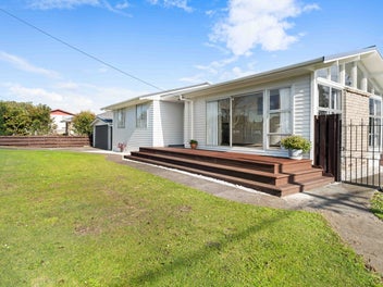 1970s Mid Century Classic + Granny Flat