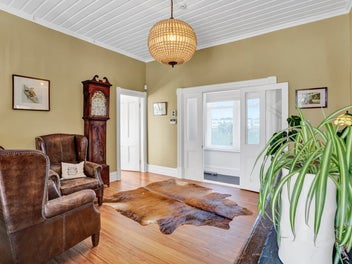 SENSATIONAL ASPECT, DRESS CIRCLE LOCATION