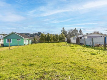 Build Your Dream on this Lifestyle Block!