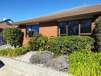 2 Bedroom house overlooking a Park.