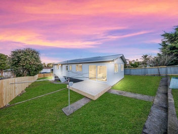Massive 6 bedroom, ready to move in !!
