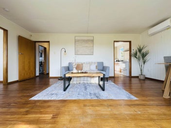 Charming Freehold Entry – 385m2