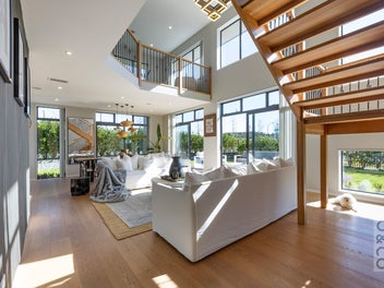 THE MINECRAFT HOUSE...Alot of house for your $