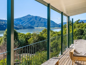 Creative Retreat and North Facing Sea Views