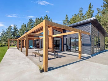 Modern Country Elegance on 4ha