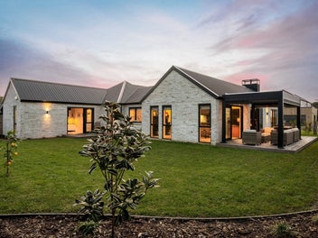 Chic, central, coveted living