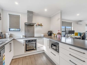 Contemporary & Ready 3-Bedroom Townhouse
