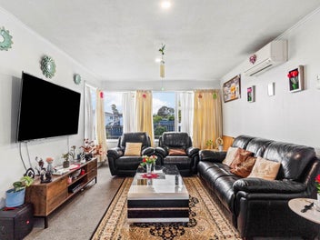 Secure & Spacious – 3 Bedroom Home in Papakura