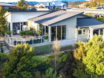 Tranquil Retreat with Japanese Elegance and Views