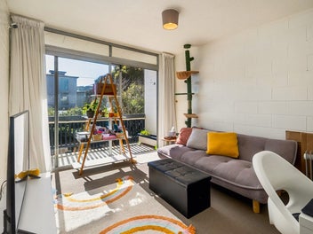 Parnell's Best Value - 1 Bedroom + Parking