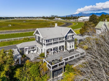 SENSATIONAL ASPECT, DRESS CIRCLE LOCATION