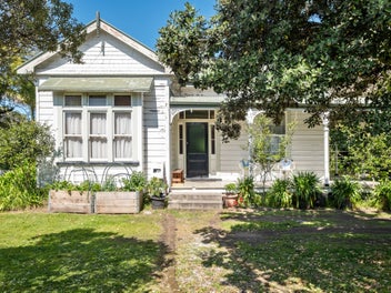 Large Character Villa or Land Bank Opportunity