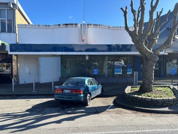 Image 1 of 7