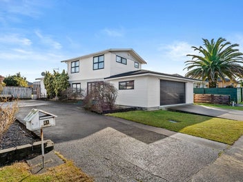 Vendor Heading Overseas - Must Be Sold!